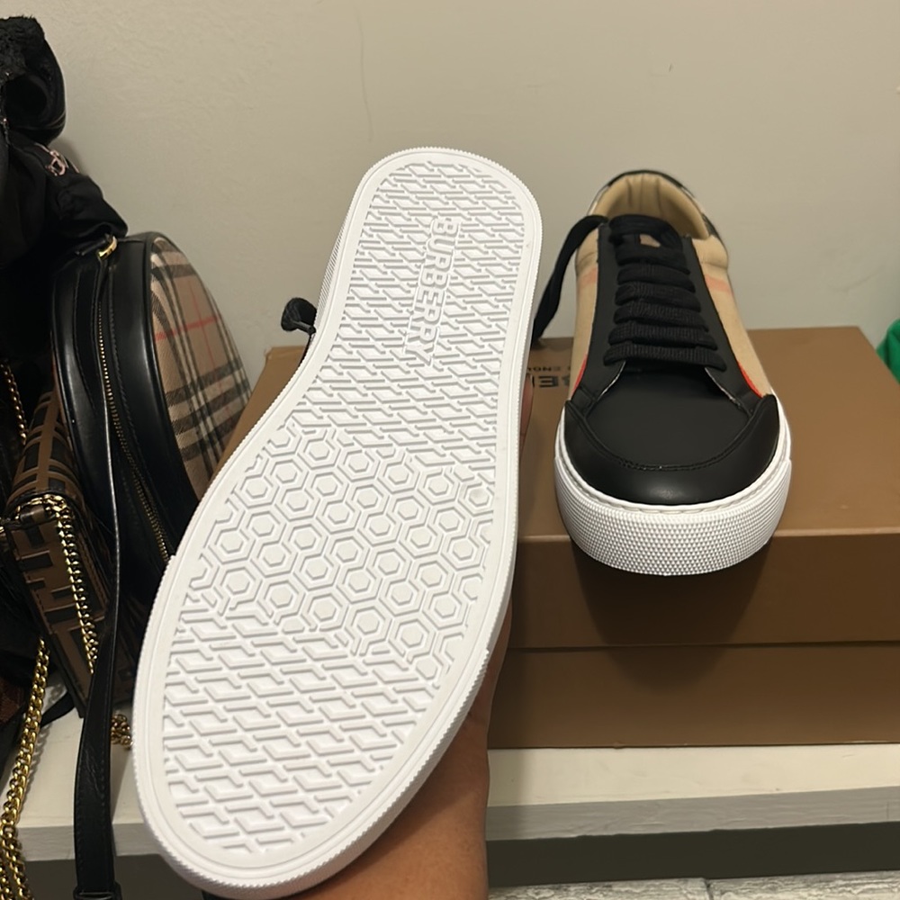 Burberry Womens Low Top Sneakers - Picture 3 of 5